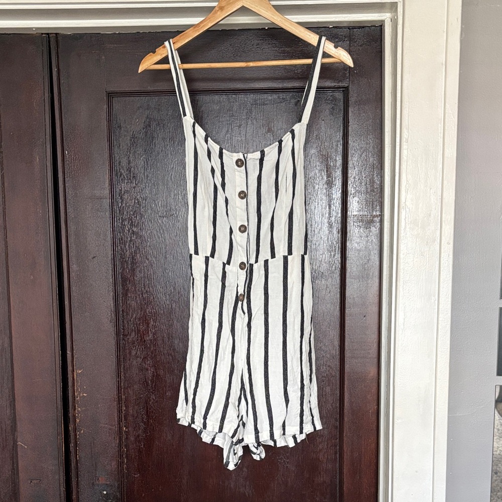 Love Tree Black and White Striped Sleeveless Romper